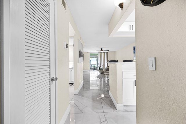 400 SE 10th Street 105, Deerfield Beach, FL 33441