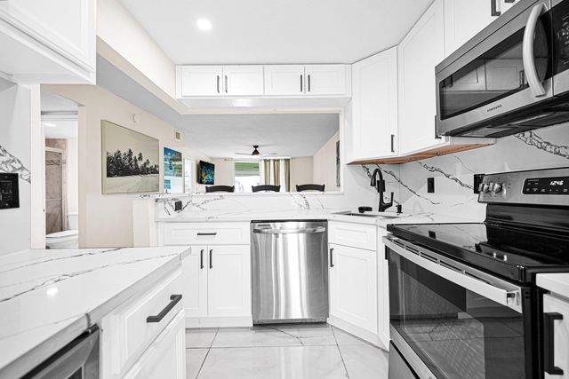 400 SE 10th Street 105, Deerfield Beach, FL 33441