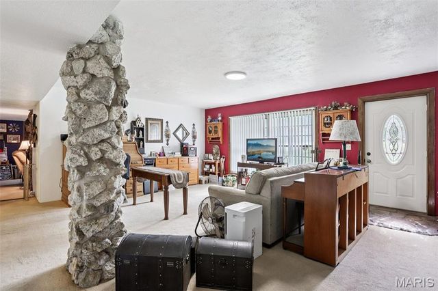 141 Lakecrest Lane, Hillsboro, IL 62049