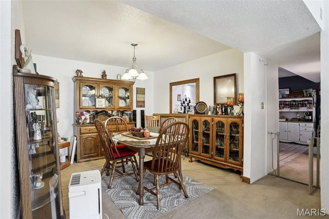 141 Lakecrest Lane, Hillsboro, IL 62049