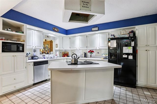 141 Lakecrest Lane, Hillsboro, IL 62049