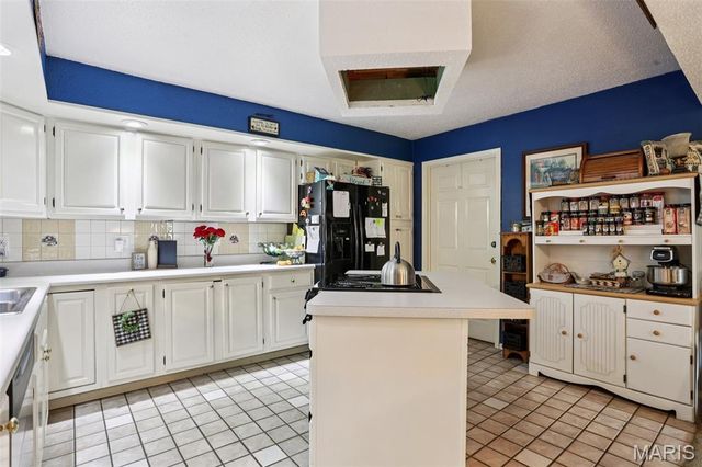 141 Lakecrest Lane, Hillsboro, IL 62049