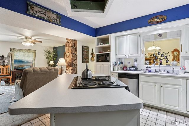 141 Lakecrest Lane, Hillsboro, IL 62049