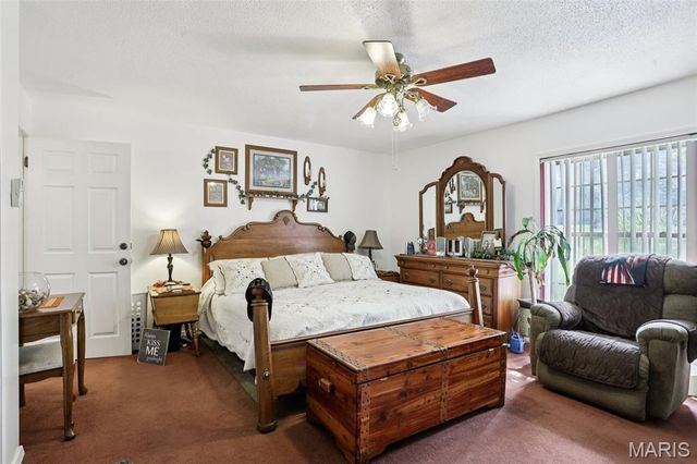 141 Lakecrest Lane, Hillsboro, IL 62049