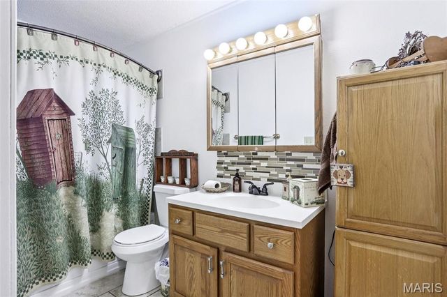 141 Lakecrest Lane, Hillsboro, IL 62049