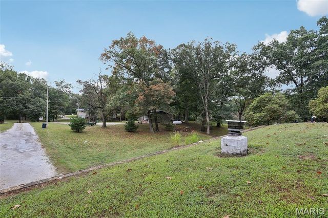 141 Lakecrest Lane, Hillsboro, IL 62049