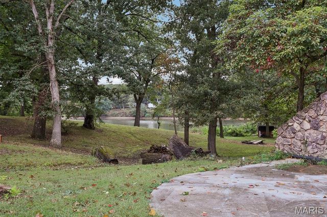 141 Lakecrest Lane, Hillsboro, IL 62049