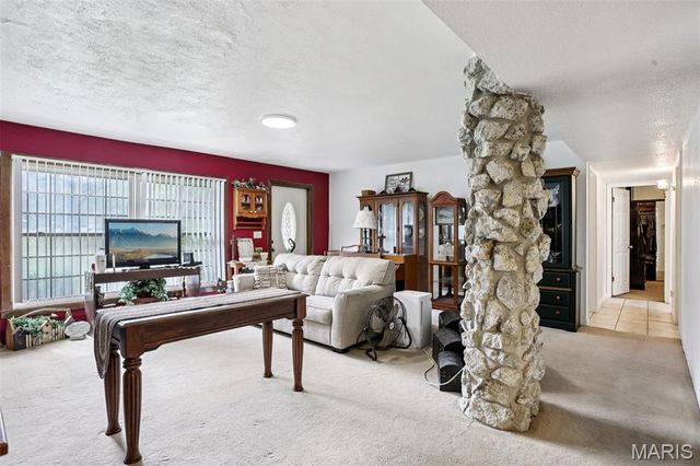 141 Lakecrest Lane, Hillsboro, IL 62049