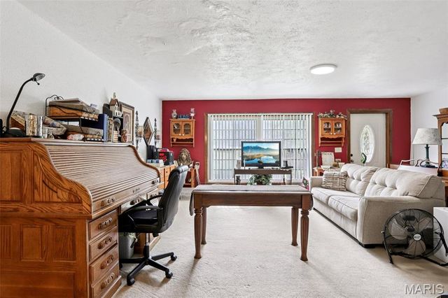 141 Lakecrest Lane, Hillsboro, IL 62049