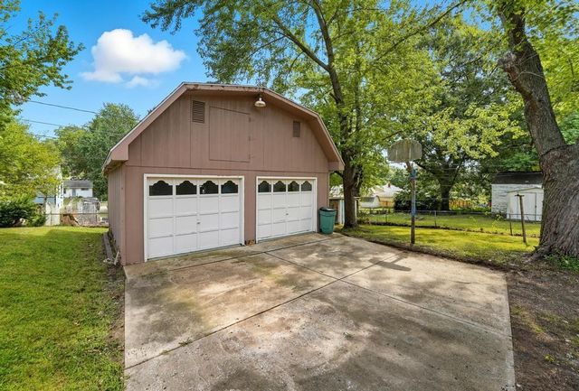 2005 S Hedges Avenue, Independence, MO 64052