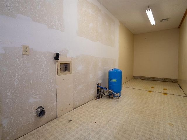 5502 Aquarius, Shawnee, OK 74804
