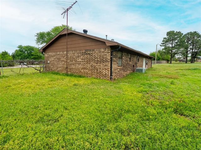 5502 Aquarius, Shawnee, OK 74804