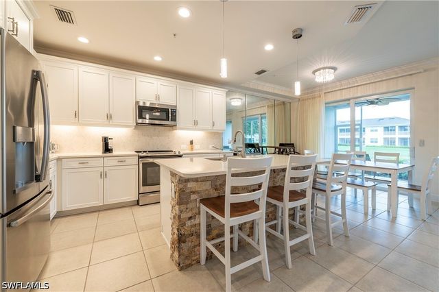 6954 Avalon CIR 702, Naples, FL 34112