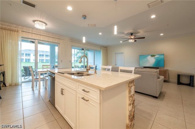 6954 Avalon CIR 702, Naples, FL 34112