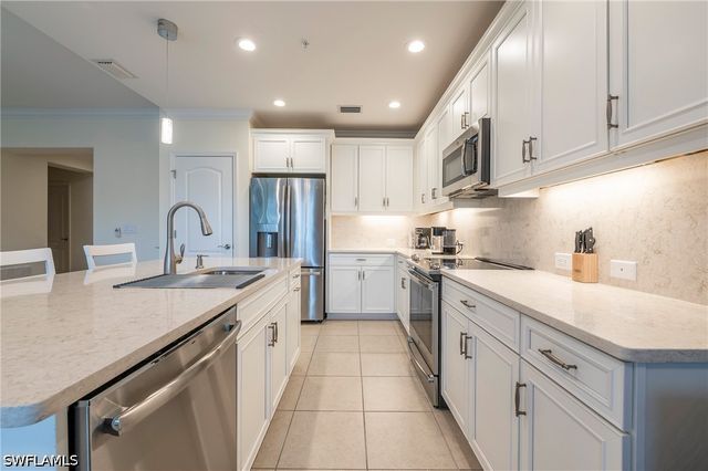 6954 Avalon CIR 702, Naples, FL 34112