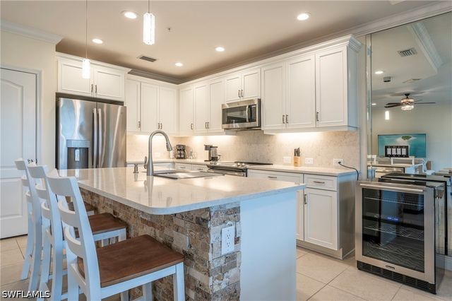 6954 Avalon CIR 702, Naples, FL 34112