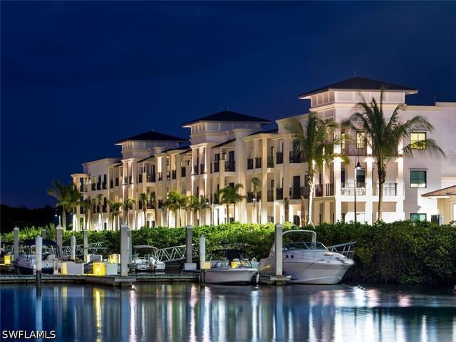 6954 Avalon CIR 702, Naples, FL 34112