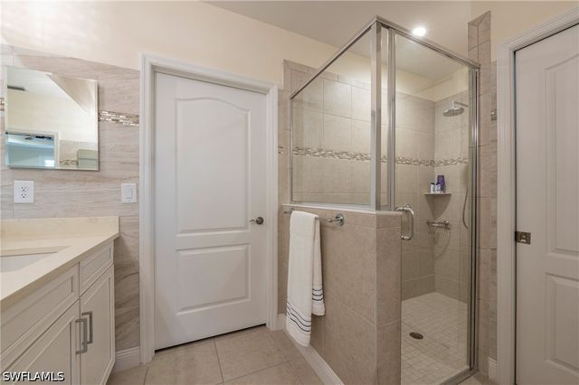 6954 Avalon CIR 702, Naples, FL 34112