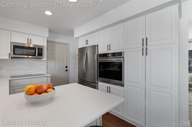 6702 Cathedral Drive, Bloomfield Hills, MI 48301