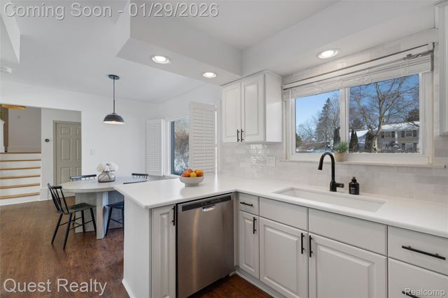 6702 Cathedral Drive, Bloomfield Hills, MI 48301