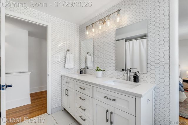 6702 Cathedral Drive, Bloomfield Hills, MI 48301