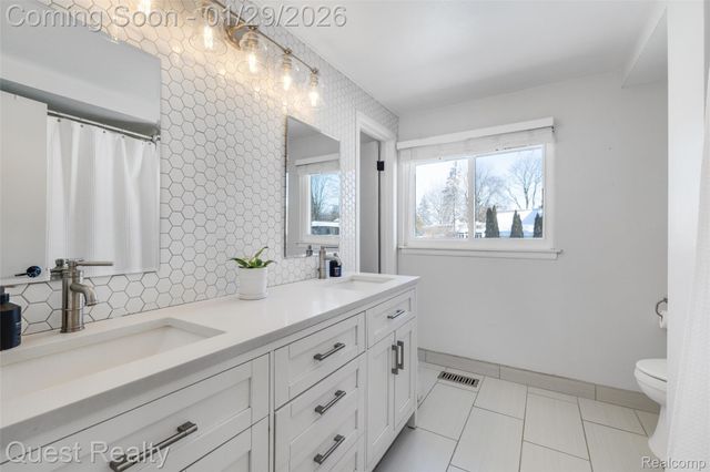 6702 Cathedral Drive, Bloomfield Hills, MI 48301