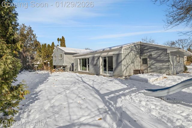 6702 Cathedral Drive, Bloomfield Hills, MI 48301