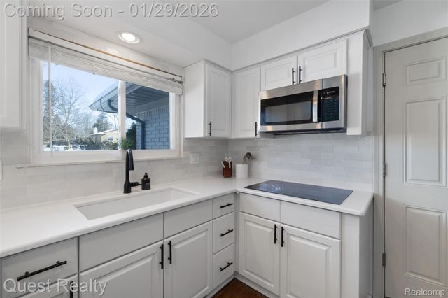 6702 Cathedral Drive, Bloomfield Hills, MI 48301