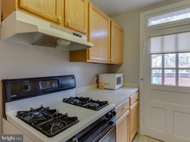 1045 N MONROE ST, Arlington, VA 22201