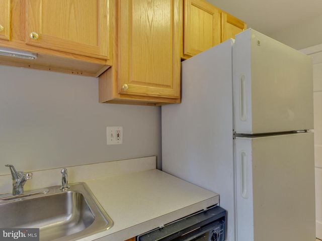 1045 N MONROE ST, Arlington, VA 22201