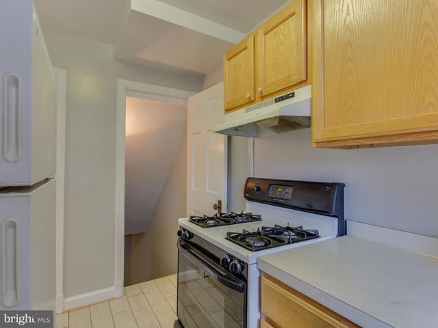 1045 N MONROE ST, Arlington, VA 22201