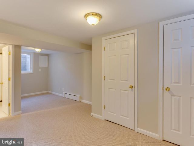 1045 N MONROE ST, Arlington, VA 22201