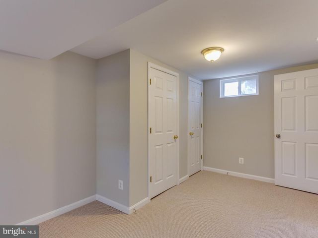 1045 N MONROE ST, Arlington, VA 22201