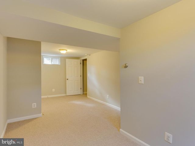1045 N MONROE ST, Arlington, VA 22201