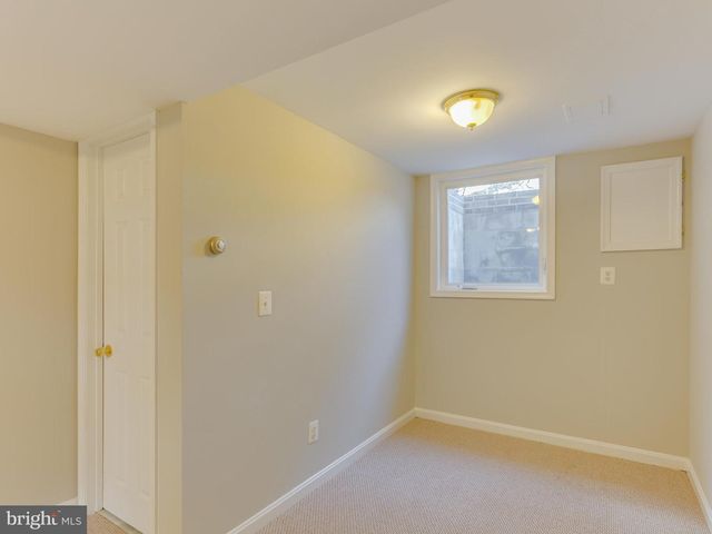 1045 N MONROE ST, Arlington, VA 22201