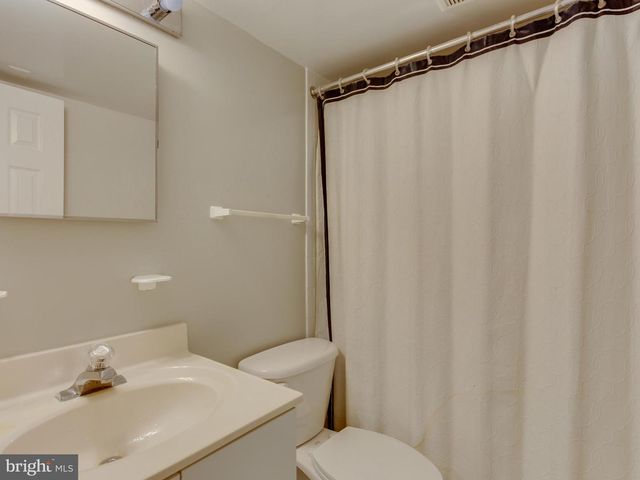 1045 N MONROE ST, Arlington, VA 22201
