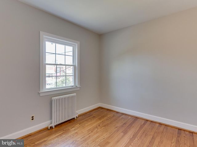 1045 N MONROE ST, Arlington, VA 22201