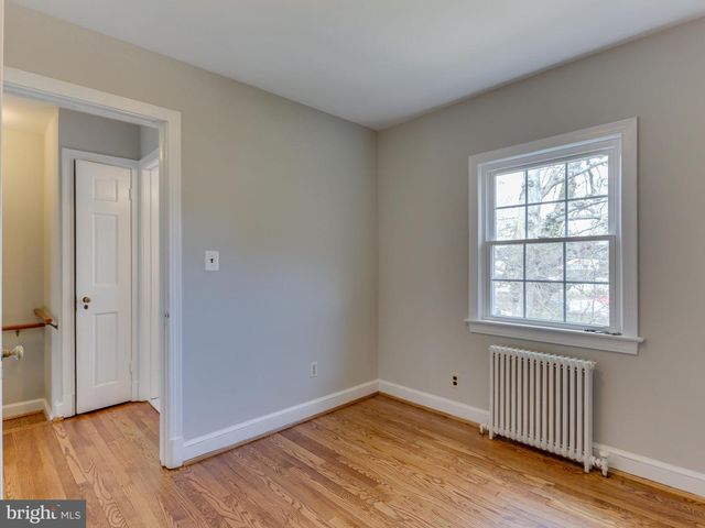 1045 N MONROE ST, Arlington, VA 22201