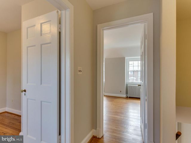 1045 N MONROE ST, Arlington, VA 22201