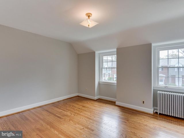 1045 N MONROE ST, Arlington, VA 22201