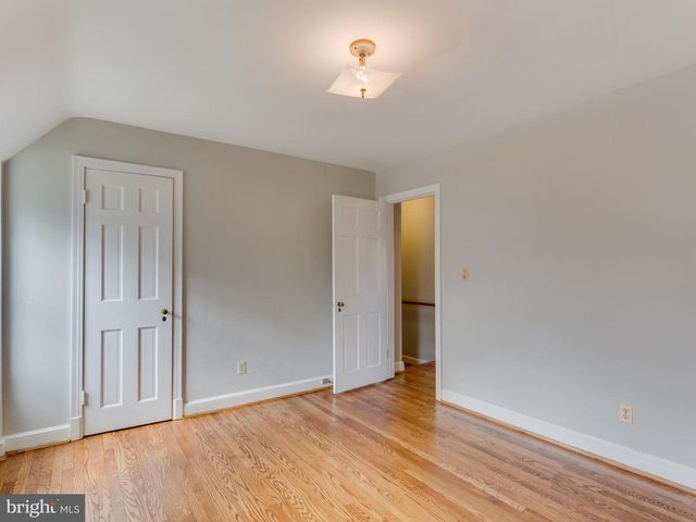 1045 N MONROE ST, Arlington, VA 22201