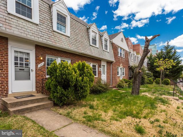 1045 N MONROE ST, Arlington, VA 22201