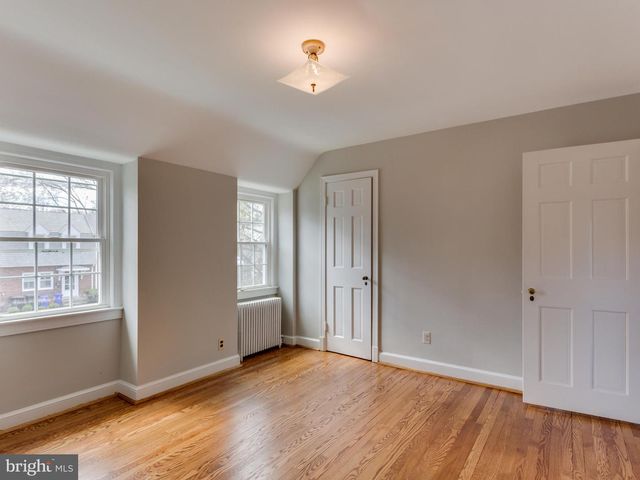 1045 N MONROE ST, Arlington, VA 22201