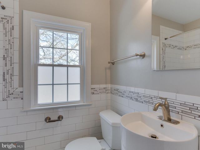 1045 N MONROE ST, Arlington, VA 22201