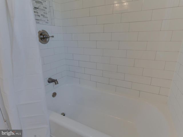 1045 N MONROE ST, Arlington, VA 22201