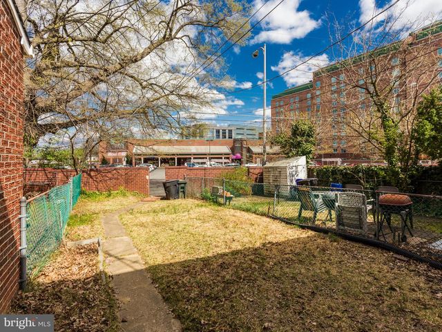 1045 N MONROE ST, Arlington, VA 22201