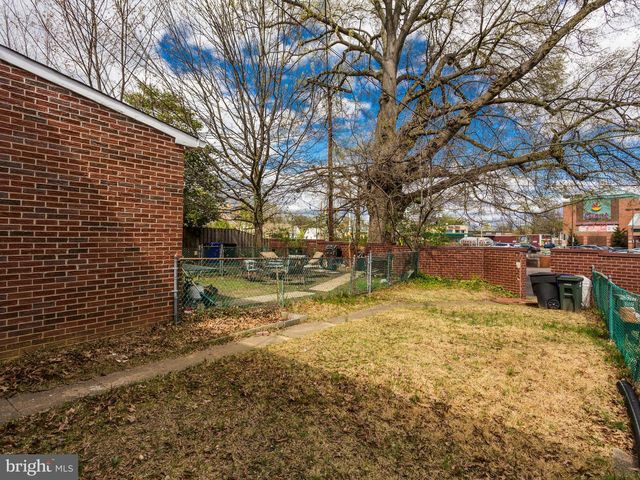 1045 N MONROE ST, Arlington, VA 22201