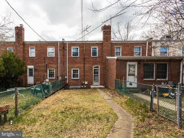 1045 N MONROE ST, Arlington, VA 22201