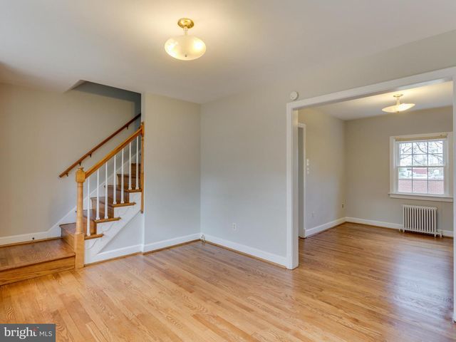 1045 N MONROE ST, Arlington, VA 22201