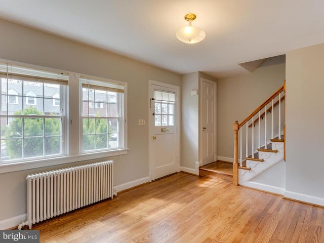 1045 N MONROE ST, Arlington, VA 22201